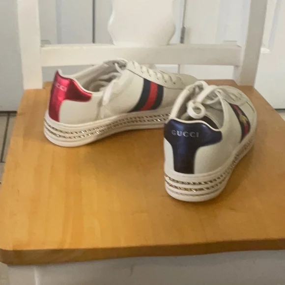 Gucci Sneakers with Red and Blue Accents - Picture 5 of 10
